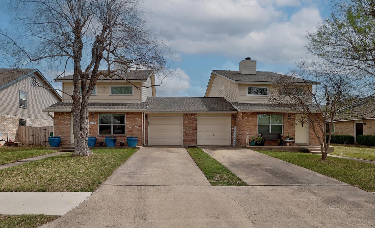 View 703 Valley View DR Unit #A & B in Willow Creek Sec 01 703 Valley View DR Unit #A & B - front exterior - Luxury home in Willow Creek Sec 01, Pflugerville, TX
