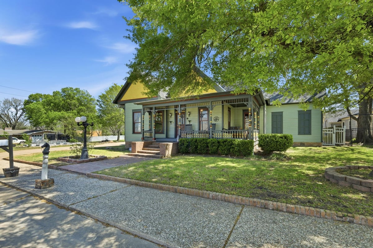 View 703 W Buck St in City Of Caldwell 703 W Buck St - front exterior - Luxury home in City Of Caldwell, Caldwell, TX