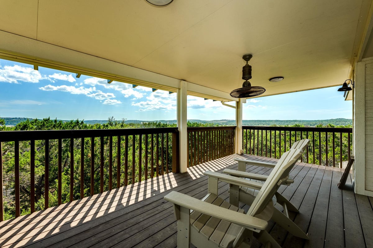 Living area at 704  Deckhouse Dr - 4 bed 3 bath home