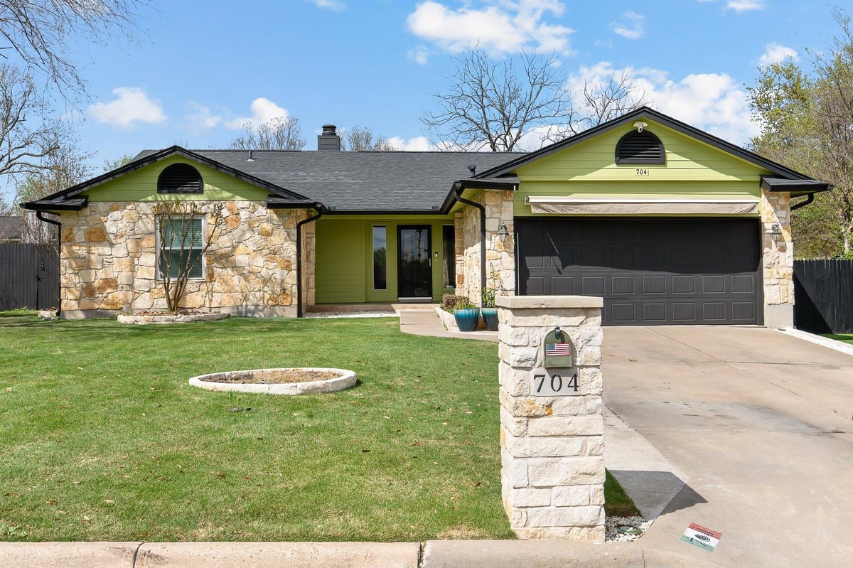 View 704 Greenwich Pl in Kensington Place Sec 02 704 Greenwich Pl - front exterior - Luxury home in Kensington Place Sec 02, Round Rock, TX