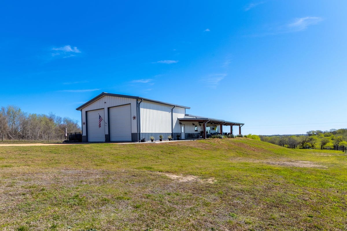 View 7047 Falke Heinrich Rd in NA 7047 Falke Heinrich Rd - front exterior - Luxury home in NA, Schulenburg, TX