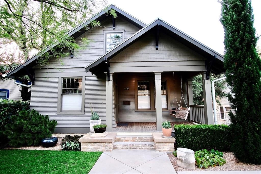 View 705 A and B Baylor St in Raymond 705 A and B Baylor St - front exterior - Luxury home in Raymond, Austin, TX