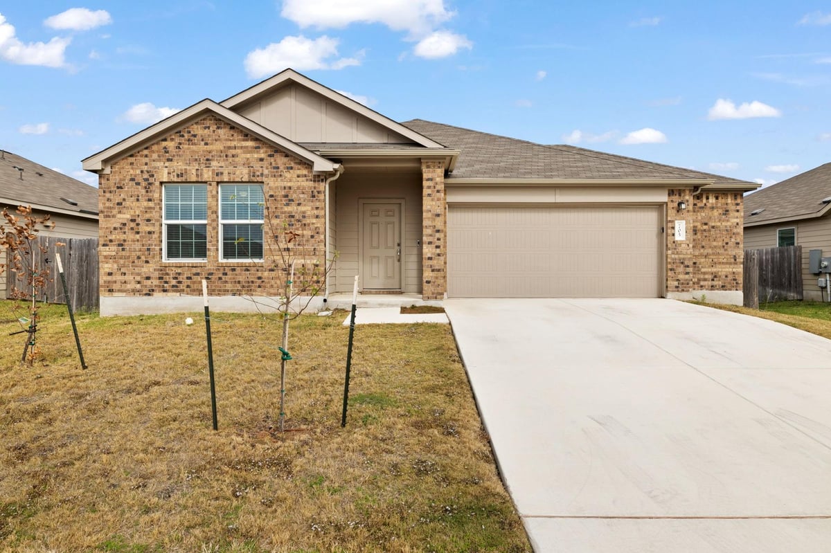 View 705 Bluejack WAY in Hutto Hlnds Ph 3 Sec 2 705 Bluejack WAY - front exterior - Luxury home in Hutto Hlnds Ph 3 Sec 2, Hutto, TX