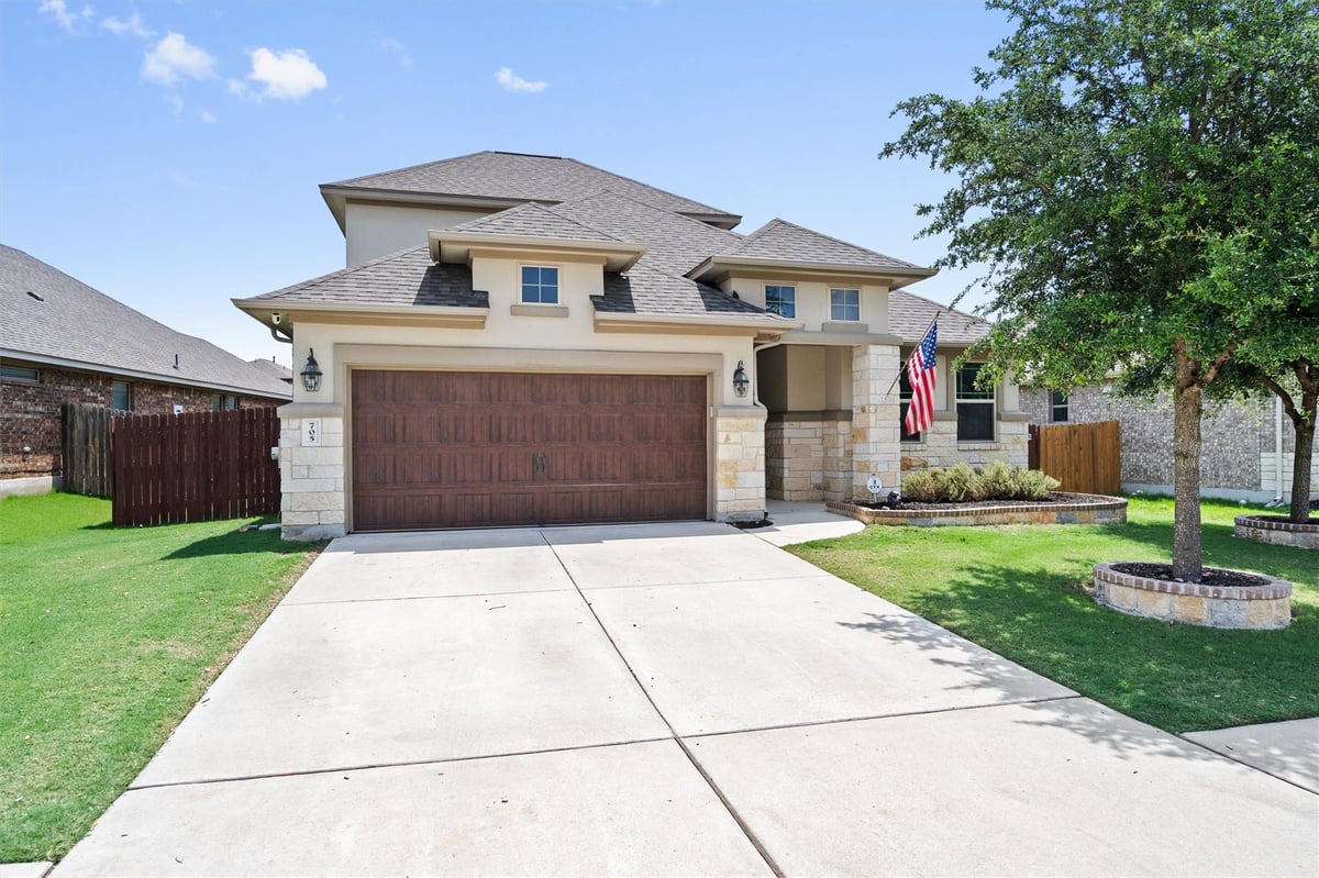 705 Hereford LOOP - front exterior - Luxury home in Hutto Xing Ph 3 Sec 1, Hutto, TX