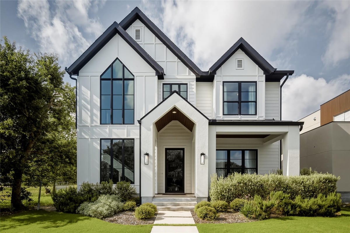 View 705 W 10th ST in West Heaven Sub 705 W 10th ST - front exterior - Luxury home in West Heaven Sub, Georgetown, TX