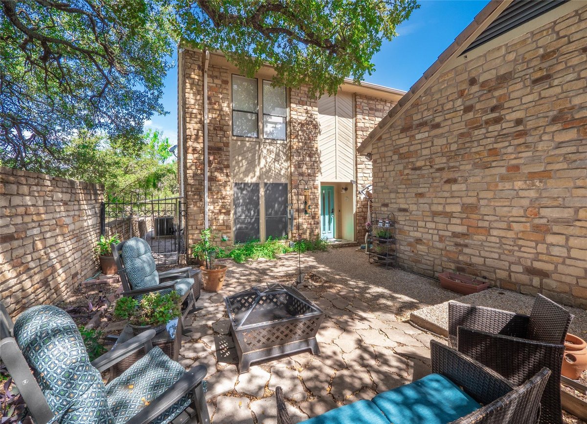 View 706-A Clayton Nolen DR in Hillcrest Garden 706-A Clayton Nolen DR - property photo 1 - Luxury home in Hillcrest Garden, Horseshoe Bay, TX