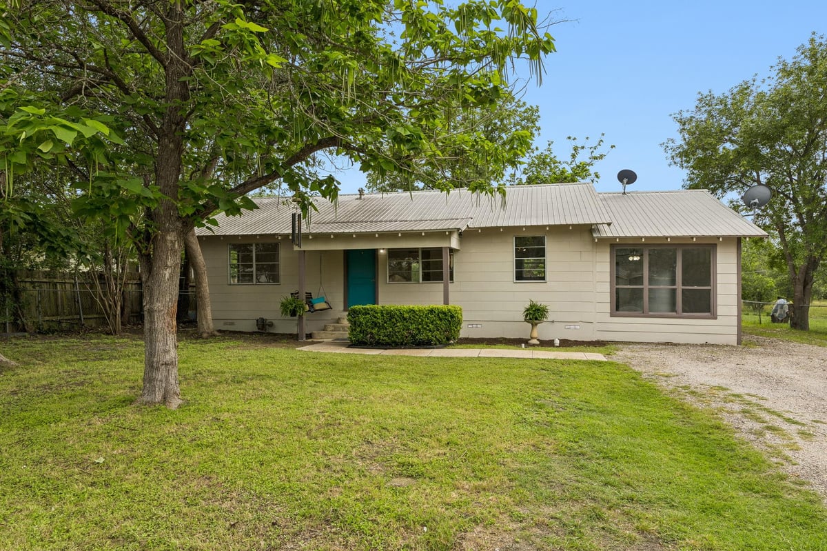 706 John Nagle ST - front exterior - Luxury home in Smith E D Subd, Manor, TX