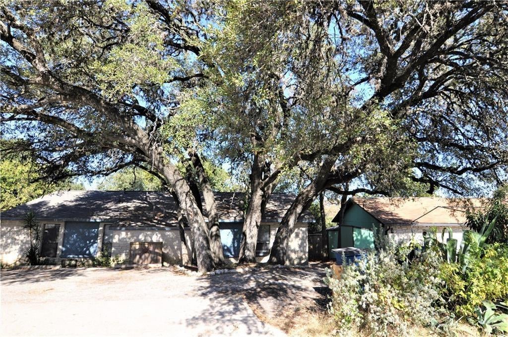 View 706 Ramble LN Unit #B in Salem Village 706 Ramble LN Unit #B - property photo 1 - Luxury home in Salem Village, Austin, TX