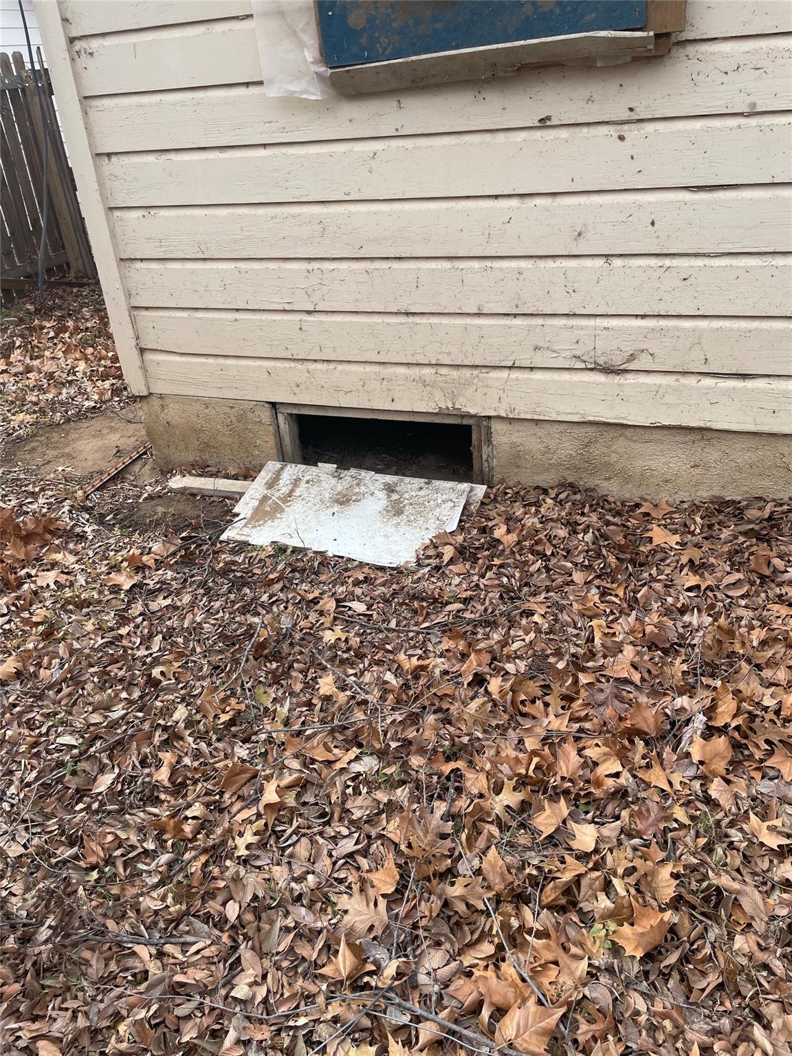 View 706 Sheffield Ave in L I & F 706 Sheffield Ave - property photo 1 - Luxury home in L I & F, Llano, TX