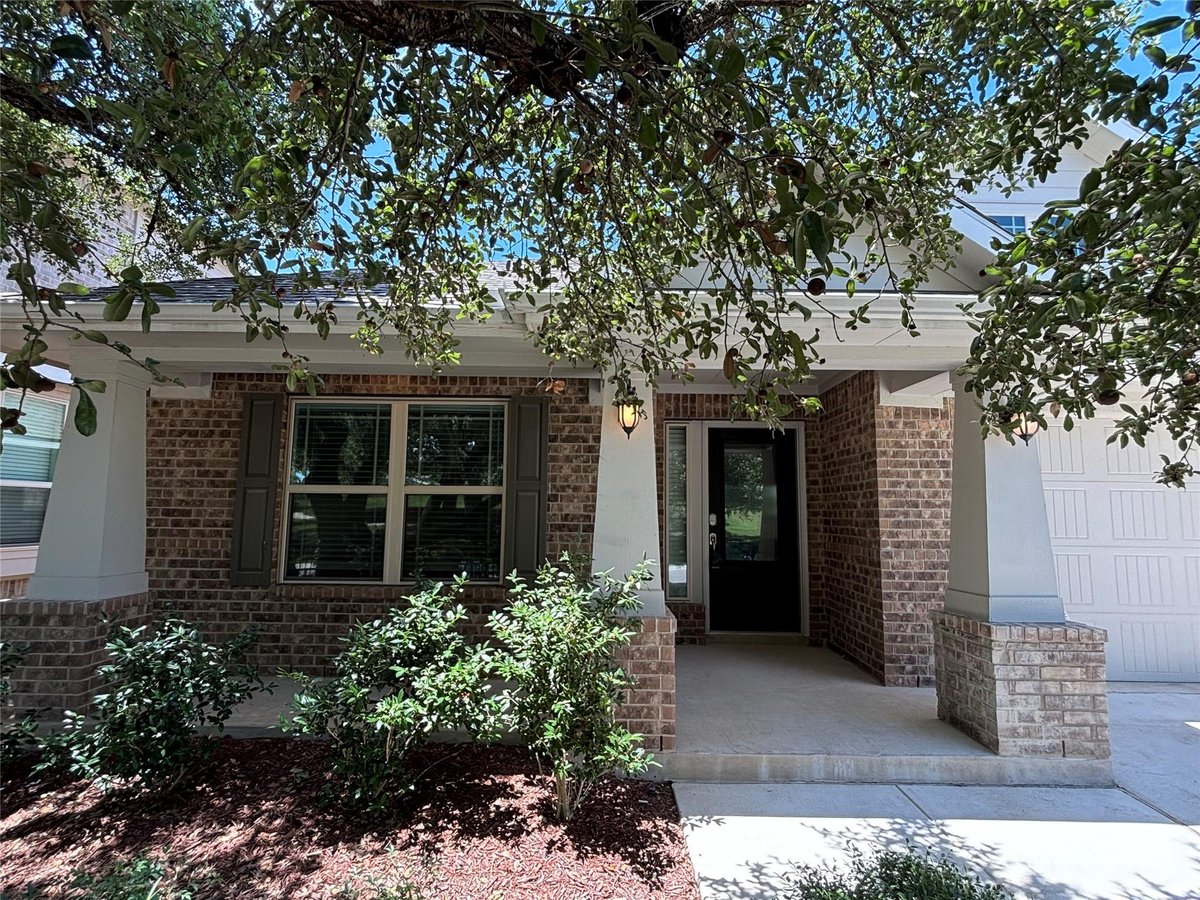 Living area at 707 Allende Bnd - 3 bed 2 bath home