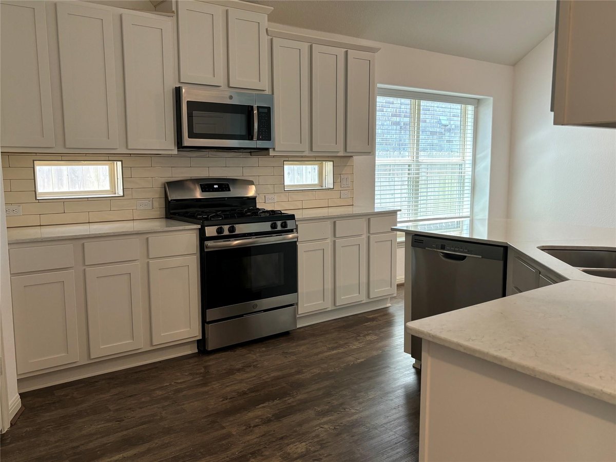 Primary bedroom at 707 Allende Bnd - 3 bed 2 bath home