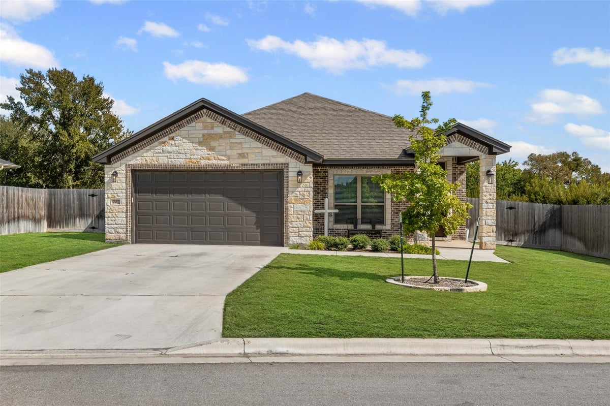View 707 Eagle Pass Dr in Eagle Heights 707 Eagle Pass Dr - front exterior - Luxury home in Eagle Heights, Salado, TX