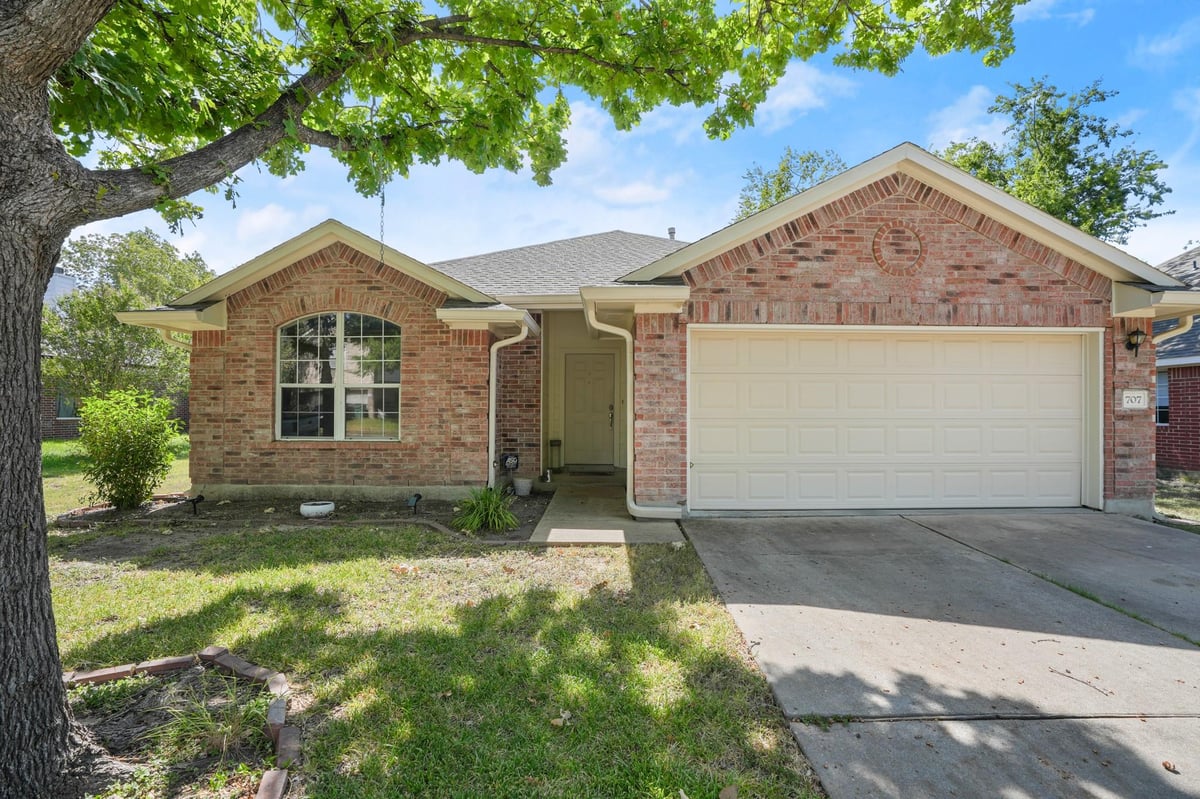 View 707 Geyser Ave in Creekside Add 707 Geyser Ave - property photo 1 - Luxury home in Creekside Add, Pflugerville, TX