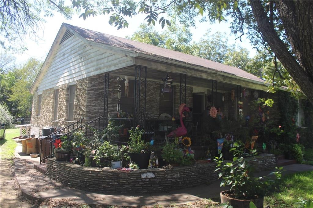 View 707 W Annie St in BOULDIN JAMES E ADDN 707 W Annie St - property photo 1 - Luxury home in BOULDIN JAMES E ADDN, Austin, TX