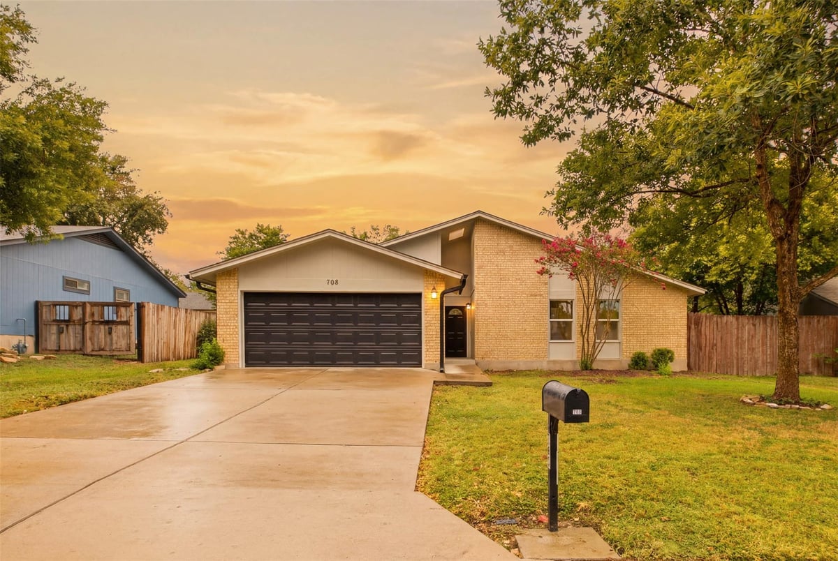 View 708 Greenwich PL in Kensington Place Sec 02 708 Greenwich PL - front exterior - Luxury home in Kensington Place Sec 02, Round Rock, TX