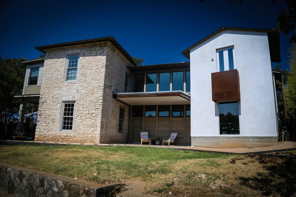 View 708 Patterson Ave in MLS Area 1B 708 Patterson Ave - property photo 1 - Luxury home in MLS Area 1B, Austin, TX