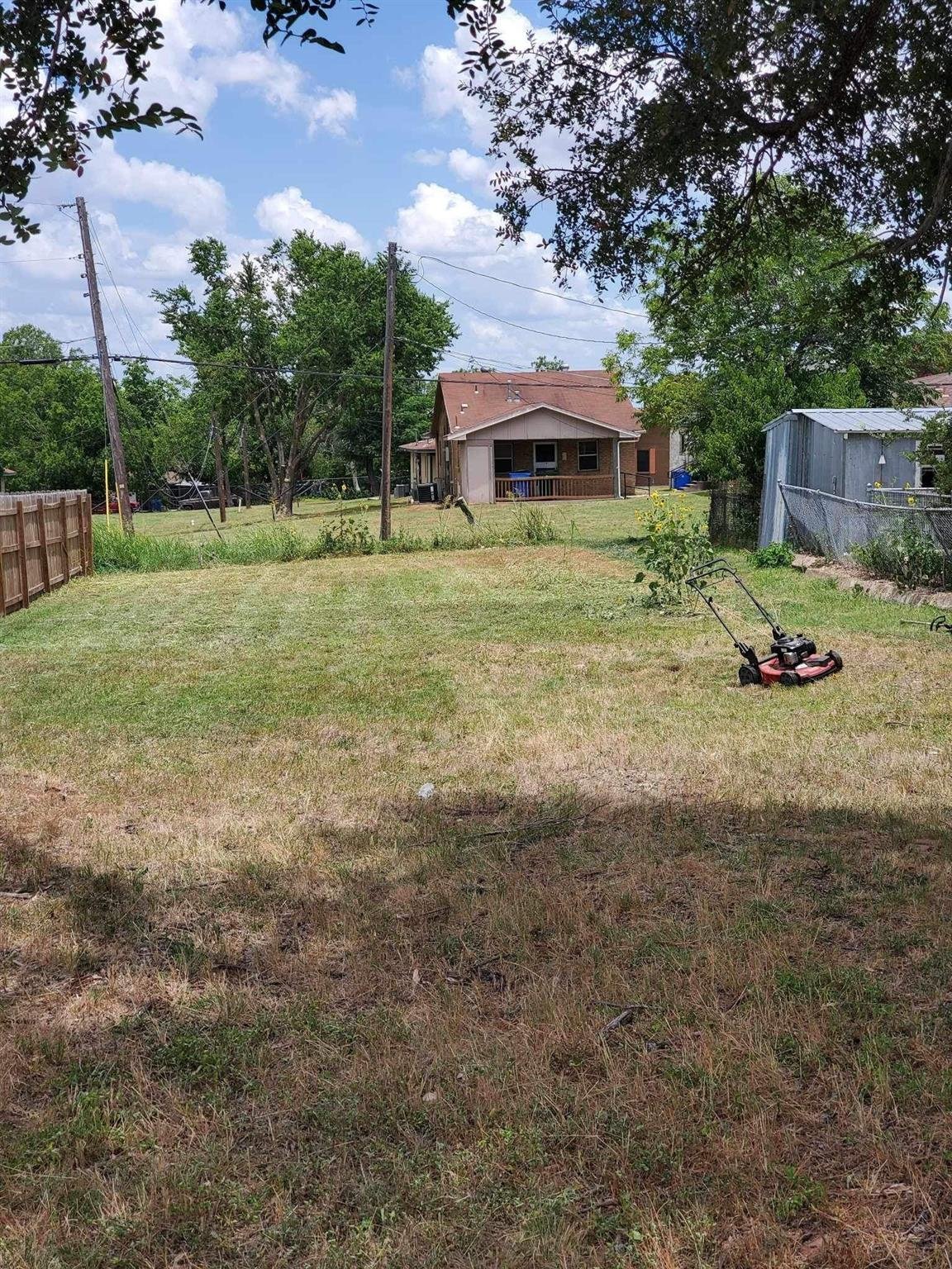708 Washburn ST - front exterior - Luxury lot in Bowers, Taylor, TX