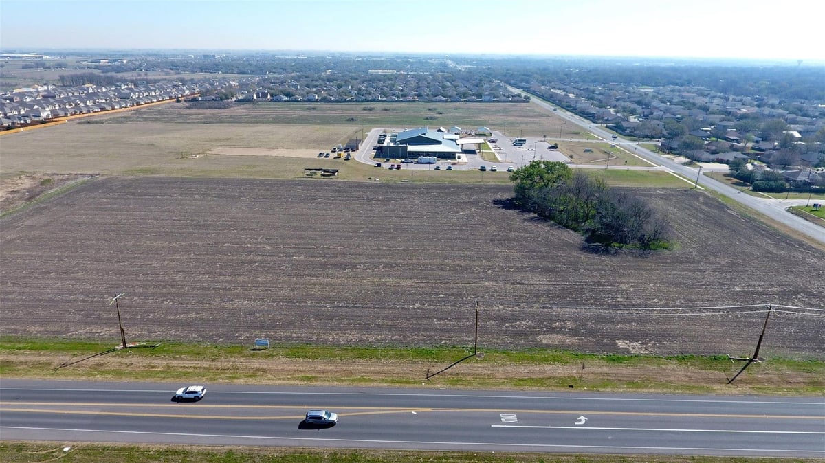 Bathroom at 709 Carlos G Parker Blvd NW - William J Barker Surv Abs #65, Taylor, TX