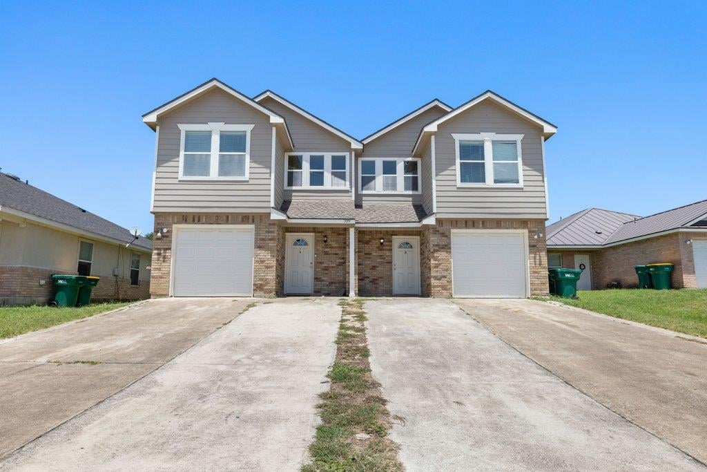 View 709 Claremont PKWY Unit #A & B in Claremont Pkwy 709 Claremont PKWY Unit #A & B - front exterior - Luxury home in Claremont Pkwy, Marble Falls, TX