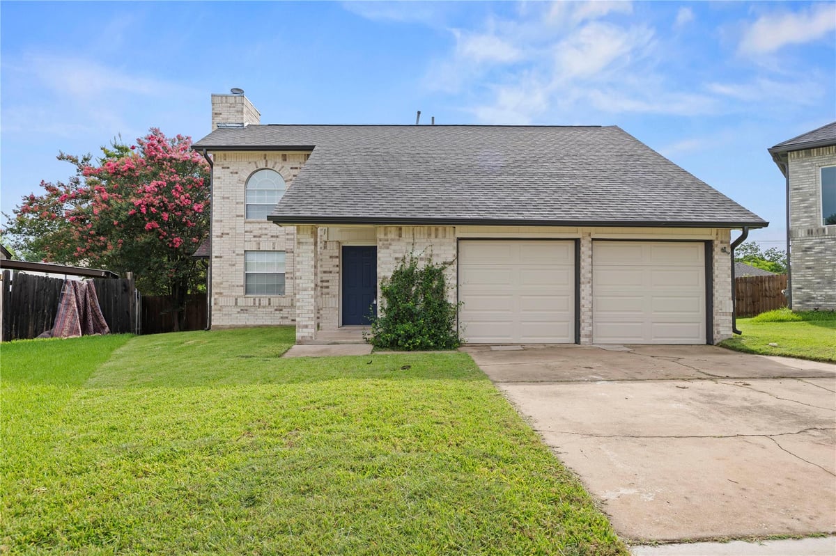 View 709 Firethorn LN in South Crk Sec 03 709 Firethorn LN - front exterior - Luxury home in South Crk Sec 03, Round Rock, TX
