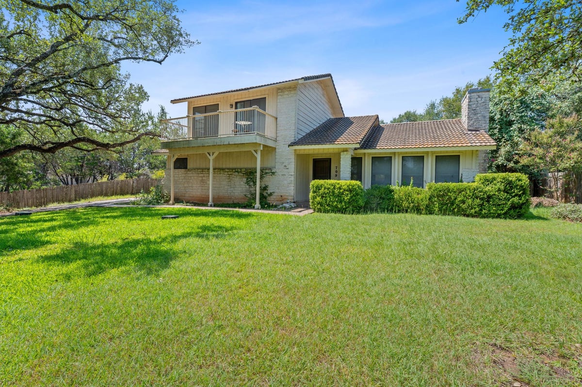 View 709 Show Low Ct in Lakeway Sec 26 709 Show Low Ct - property photo 1 - Luxury home in Lakeway Sec 26, Lakeway, TX