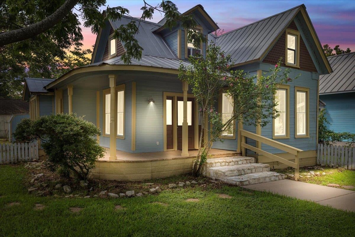 View 710 Gresham St in Riverside Park 710 Gresham St - front exterior - Luxury home in Riverside Park, Smithville, TX