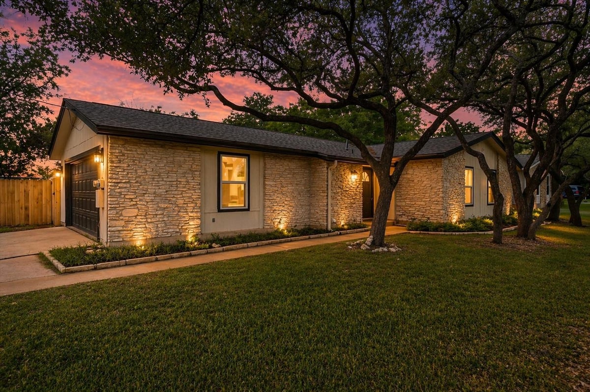 View 710 Ruby Isle DR in County Glen Sec 03 710 Ruby Isle DR - front exterior - Luxury home in County Glen Sec 03, Leander, TX
