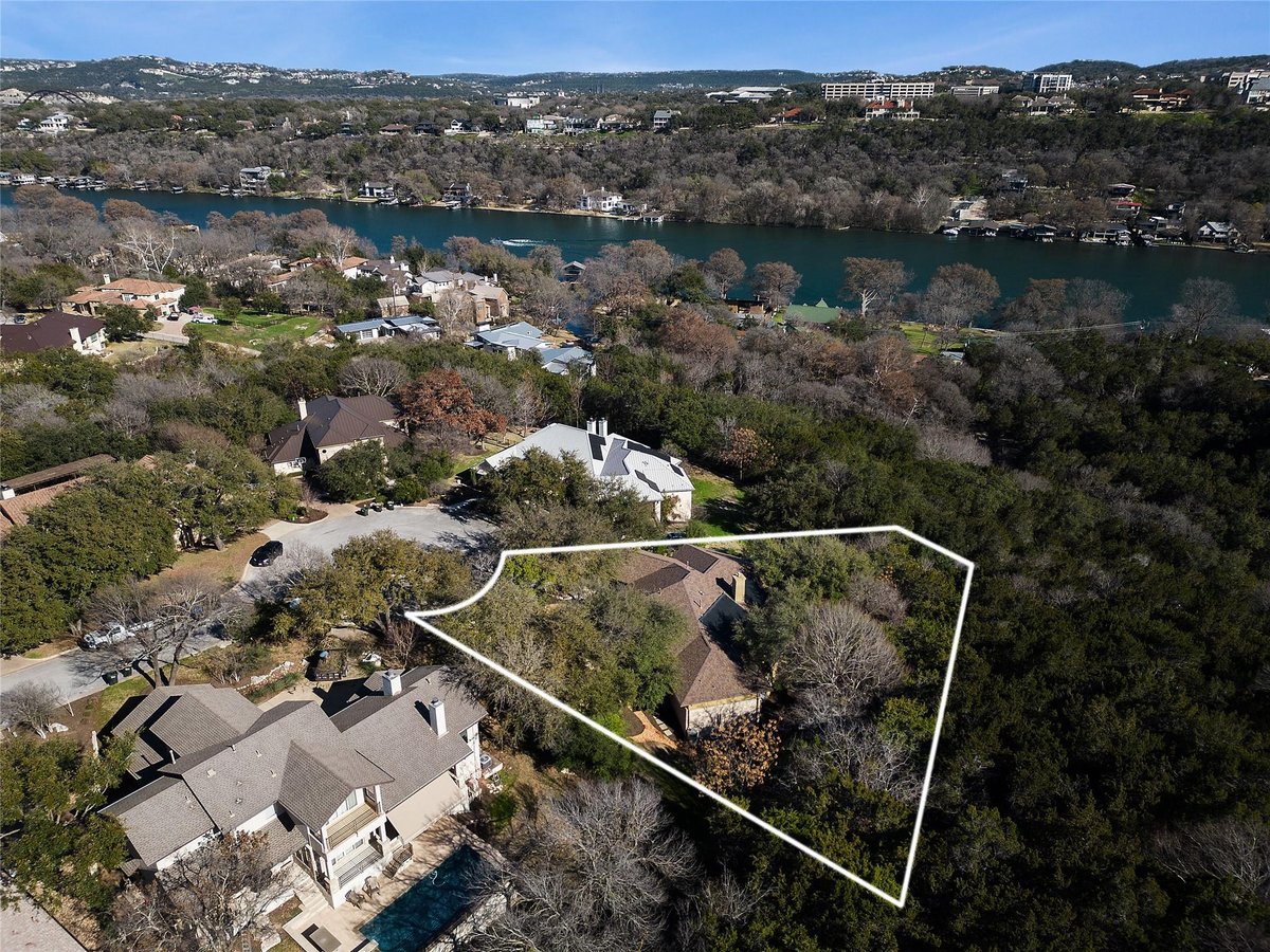 View 7101 Barefoot Cv in Greenshores/Lk Austin Ph 01 7101 Barefoot Cv - front exterior - Luxury home in Greenshores/Lk Austin Ph 01, Austin, TX