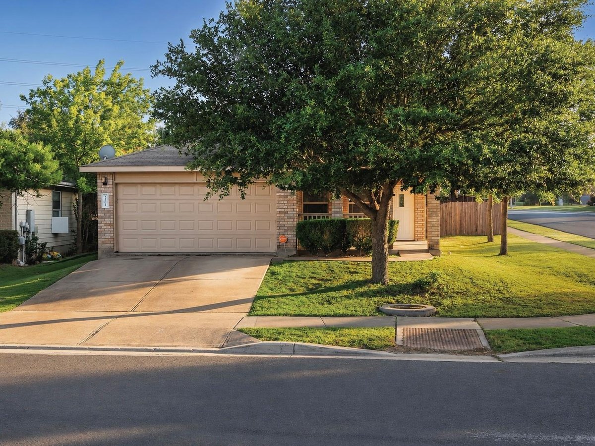 View 7101 Cayenne LN in Austin 7101 Cayenne LN - property photo 1 - Luxury home in Austin, Austin, TX