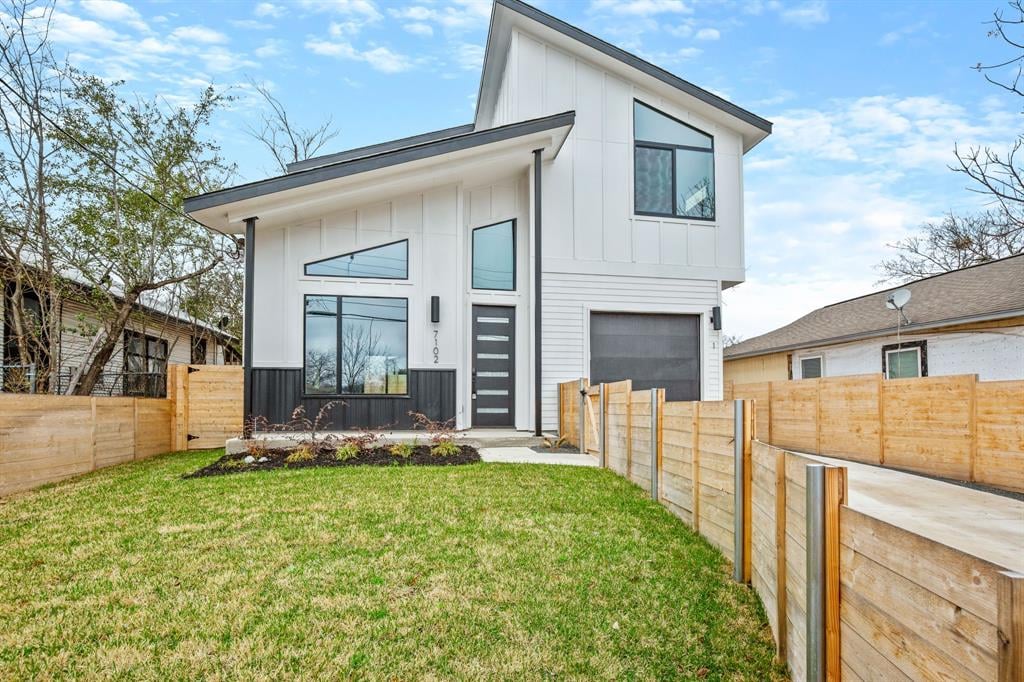 View 7102 Providence Ave Unit #1 in BLACK A K SUBD NO 1 7102 Providence Ave Unit #1 - front exterior - Luxury home in BLACK A K SUBD NO 1, Austin, TX