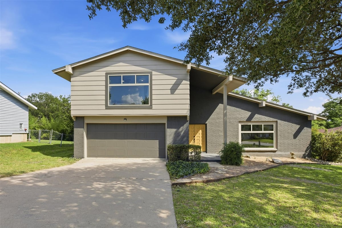 7105 Fred Morse DR - front exterior - Luxury home in Vintage Hills Sec 02, Austin, TX