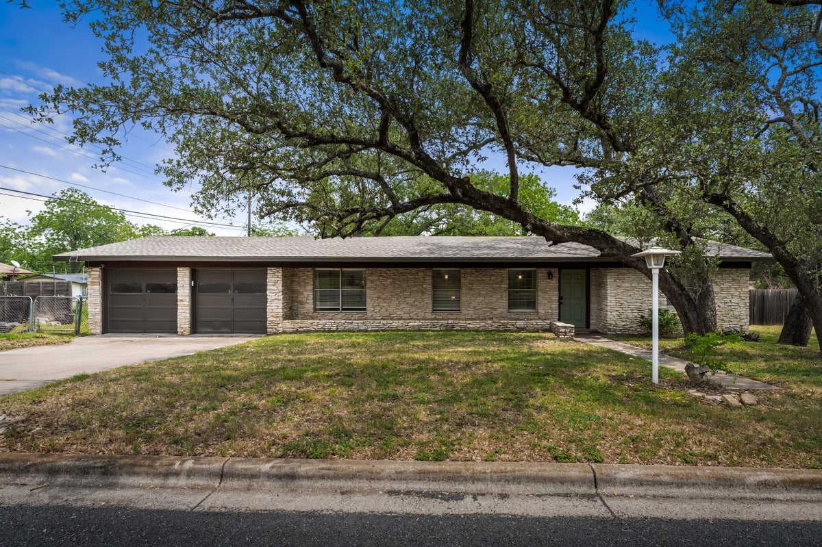 View 7105 Lilac LN in Mimosa Manor Sec 01 7105 Lilac LN - property photo 1 - Luxury home in Mimosa Manor Sec 01, Austin, TX