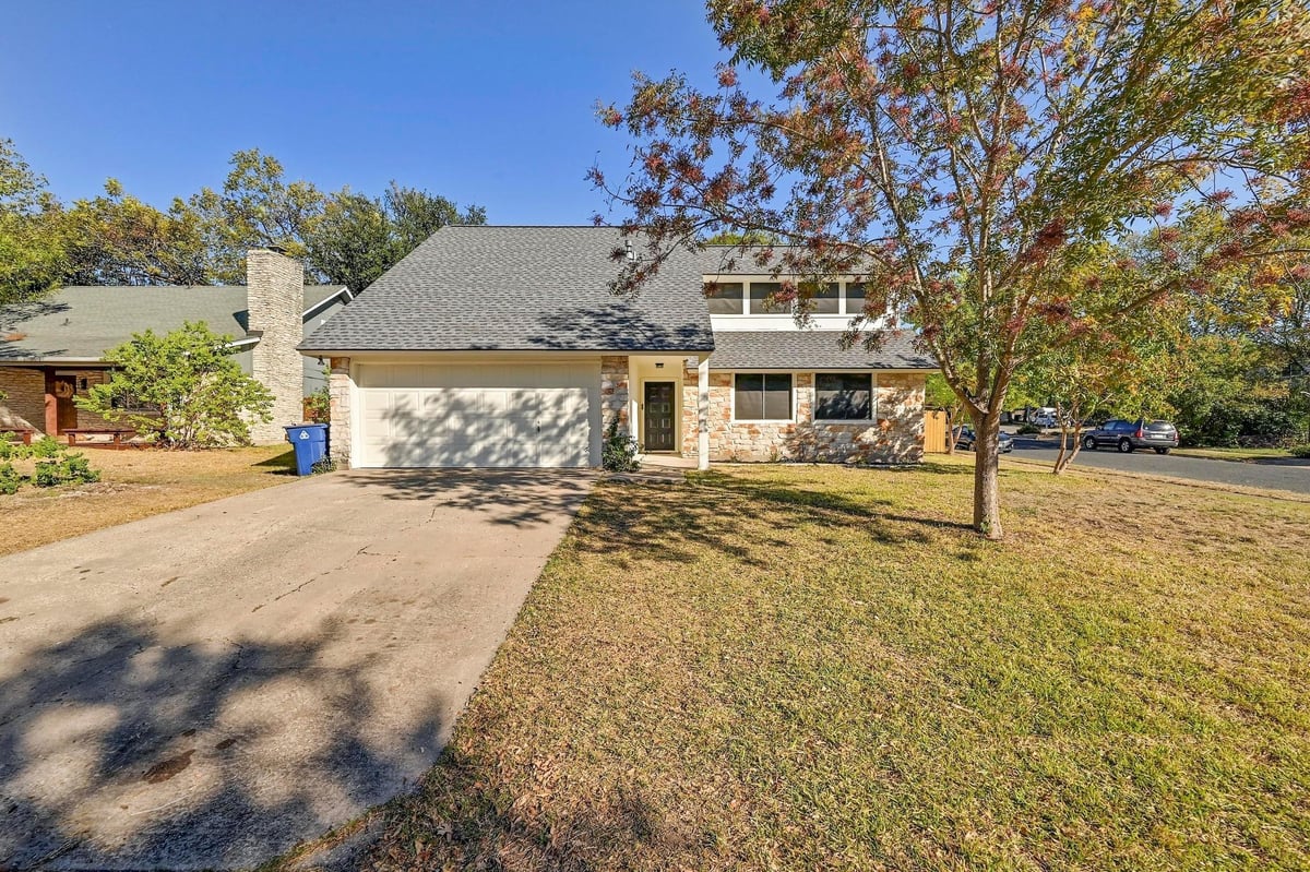 Living area at 7107 Teaberry Dr - 3 bed 2 bath home