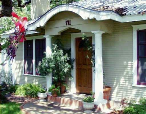 View 711 GARNER Ave in BARTON HEIGHTS 711 GARNER Ave - property photo 1 - Luxury home in BARTON HEIGHTS, Austin, TX