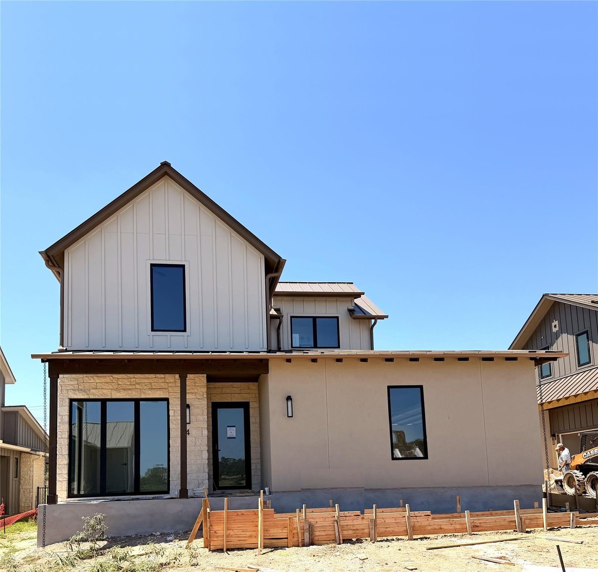 View 711 N Paleface Ranch RD Unit #4 in Brahmans Draw 711 N Paleface Ranch RD Unit #4 - property photo 1 - Luxury home in Brahmans Draw, Spicewood, TX