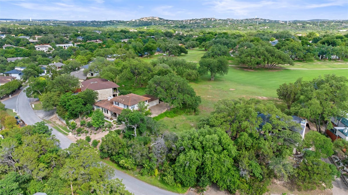 711 Sunfish St - front exterior - Luxury lot in Lakeway Sec 04, Lakeway, TX