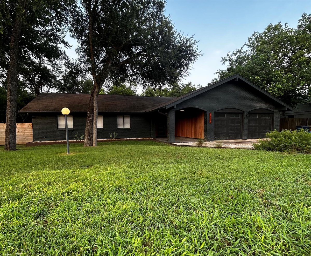View 7117 Scenic Brook DR in Scenic Brook West Sec 02 Ph 01 7117 Scenic Brook DR - front exterior - Luxury home in Scenic Brook West Sec 02 Ph 01, Austin, TX
