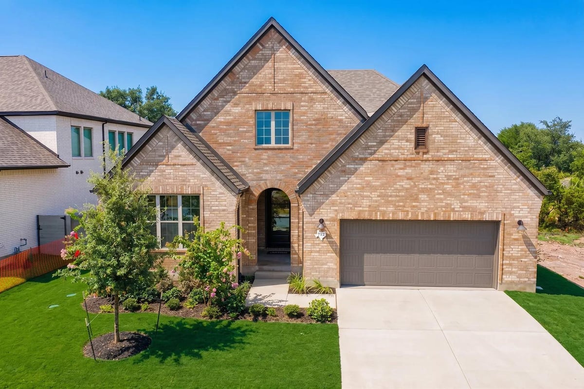 712 High Summit DR - front exterior - Luxury home in Wolf Ranch South Fork, Georgetown, TX
