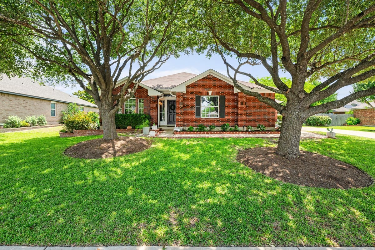 View 712 Kingston Lacy BLVD in Highland Park North Ph A Sec 712 Kingston Lacy BLVD - front exterior - Luxury home in Highland Park North Ph A Sec, Pflugerville, TX
