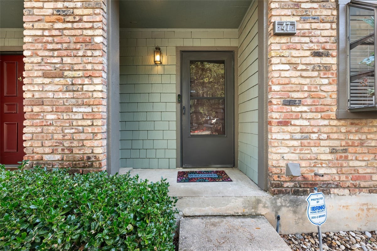 Living area at 7122 Wood Hollow Dr Unit #47 - 2 bed 1 bath home