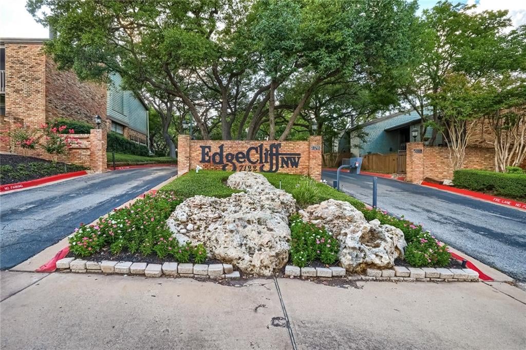 View 7122 Wood Hollow DR Unit #60 in Edgecliff Nw Condo Amd 7122 Wood Hollow DR Unit #60 - front exterior - Luxury home in Edgecliff Nw Condo Amd, Austin, TX