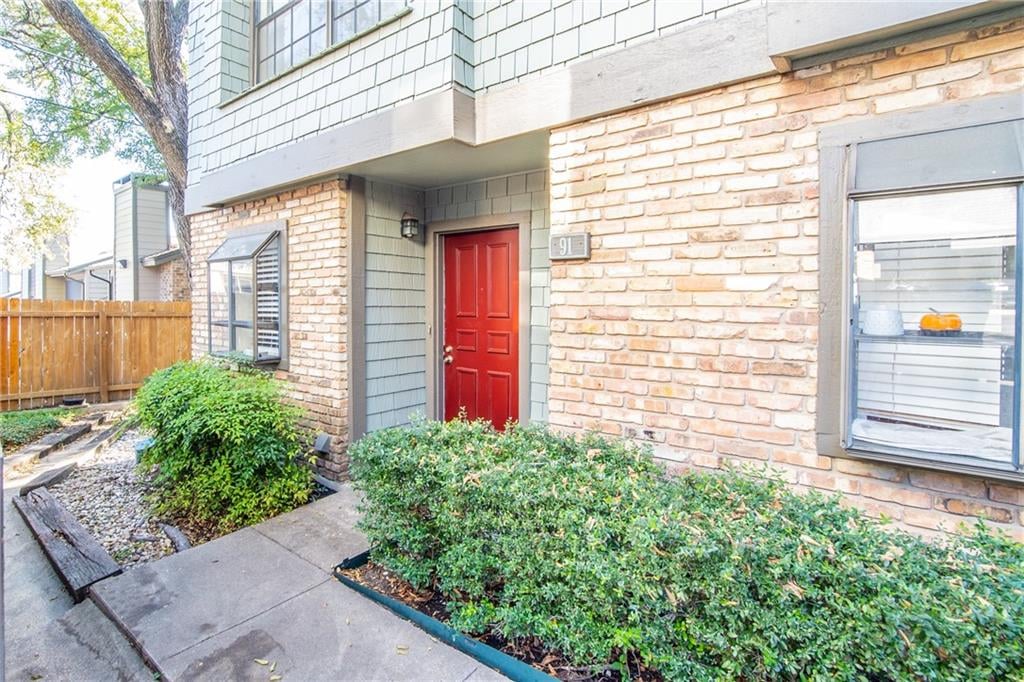 View 7122 Wood Hollow DR Unit #91 in Edgecliff NW Condo Amd 7122 Wood Hollow DR Unit #91 - front exterior - Luxury home in Edgecliff NW Condo Amd, Austin, TX
