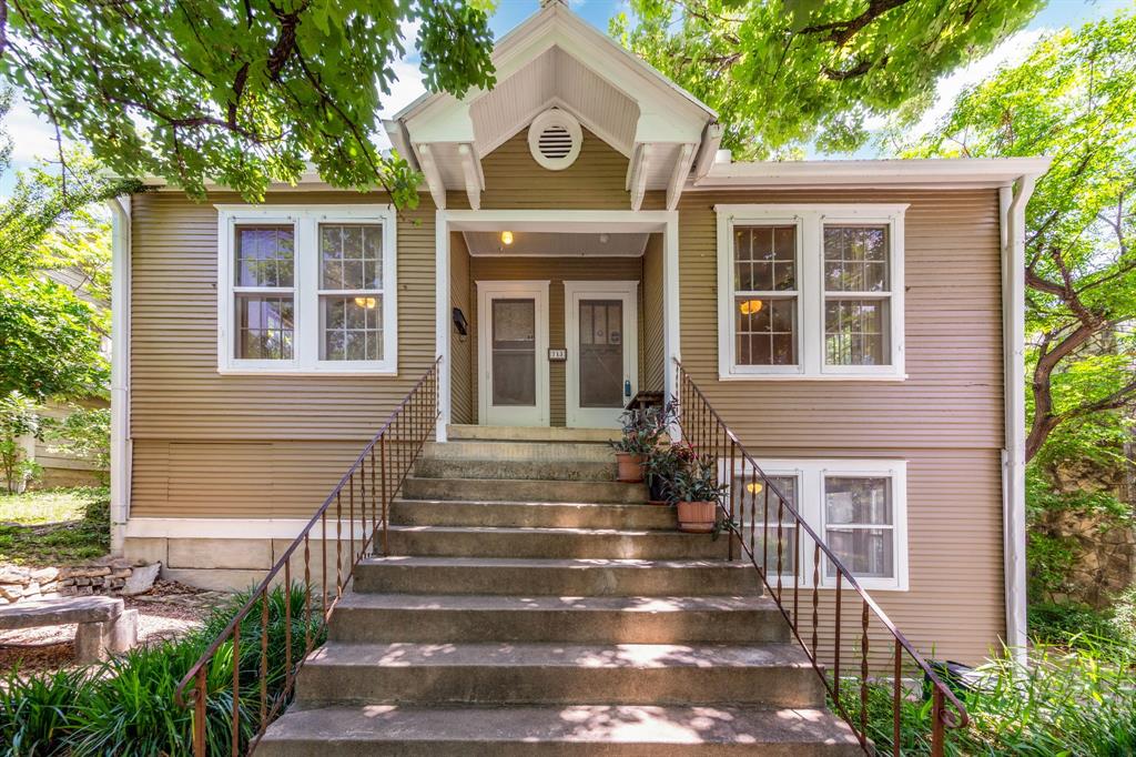 View 713 Oakland Ave in Terrace Park 713 Oakland Ave - front exterior - Luxury home in Terrace Park, Austin, TX