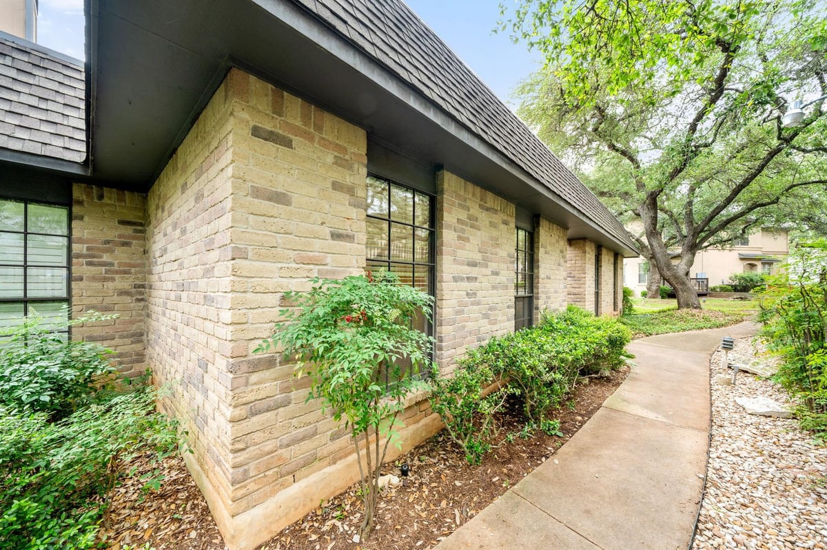 7148 Chimney CORS Unit #D - property photo 1 - Luxury home in Chimney Corners Twnhs, Austin, TX