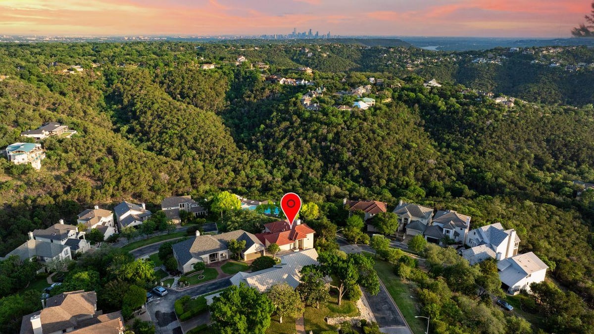 View 7149 Las Ventanas DR in North Cat Mountain Iv-A Las Ve 7149 Las Ventanas DR - front exterior - Luxury home in North Cat Mountain Iv-A Las Ve, Austin, TX