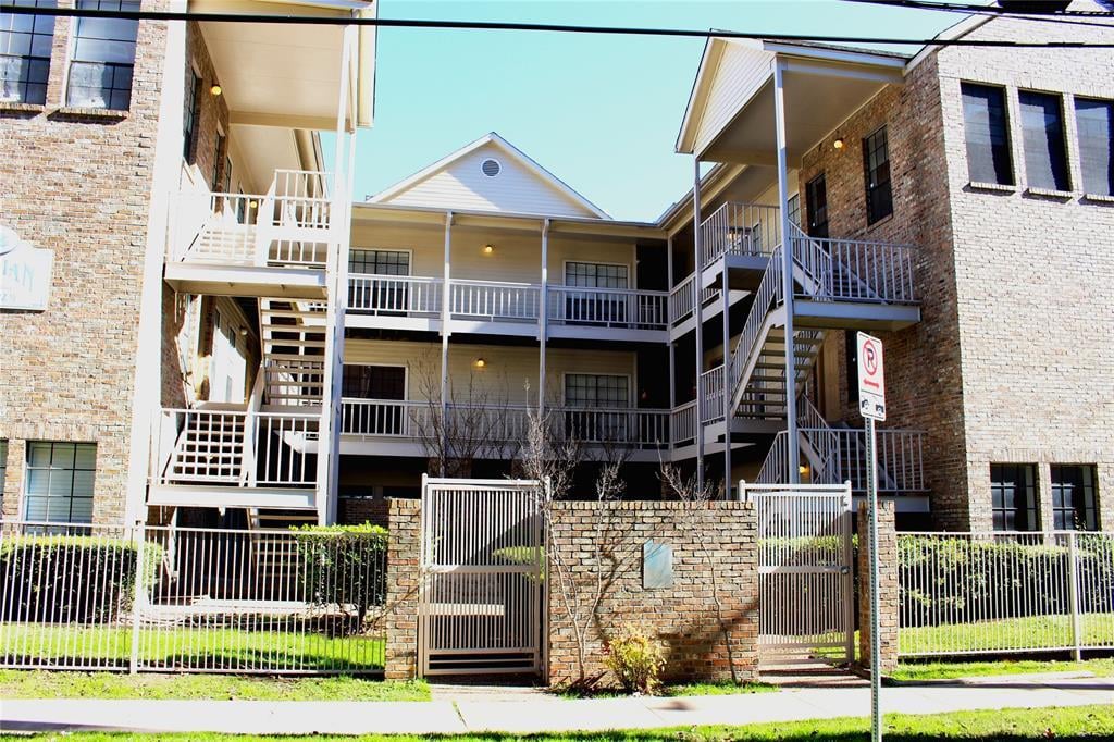 View 715 22 1/2 ST Unit #101 in Georgian Condo 715 22 1/2 ST Unit #101 - front exterior - Luxury home in Georgian Condo, Austin, TX