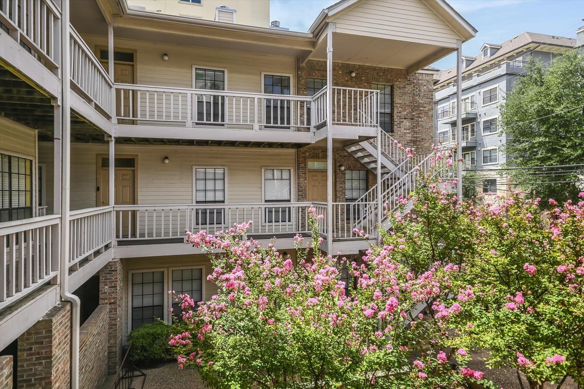 View 715 W 22nd 1/2 ST Unit #208 in Georgian Condo 715 W 22nd 1/2 ST Unit #208 - property photo 1 - Luxury home in Georgian Condo, Austin, TX