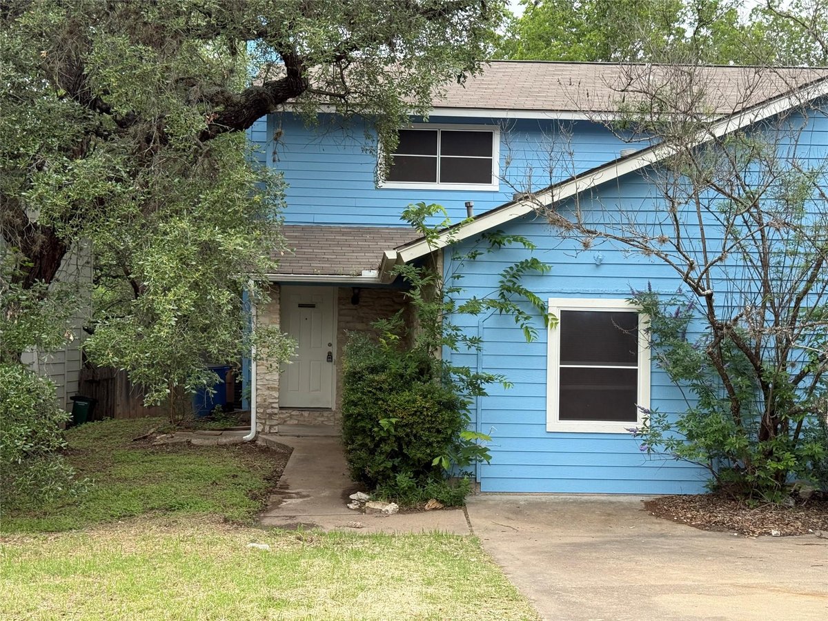 View 716 Ramble LN Unit #B in Salem Village 716 Ramble LN Unit #B - property photo 1 - Luxury home in Salem Village, Austin, TX