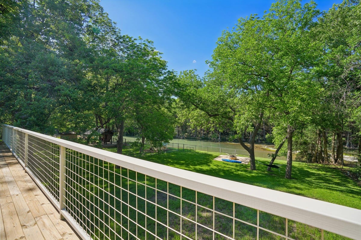 Living area at 716 River Cliff Dr - 3 bed 3 bath home