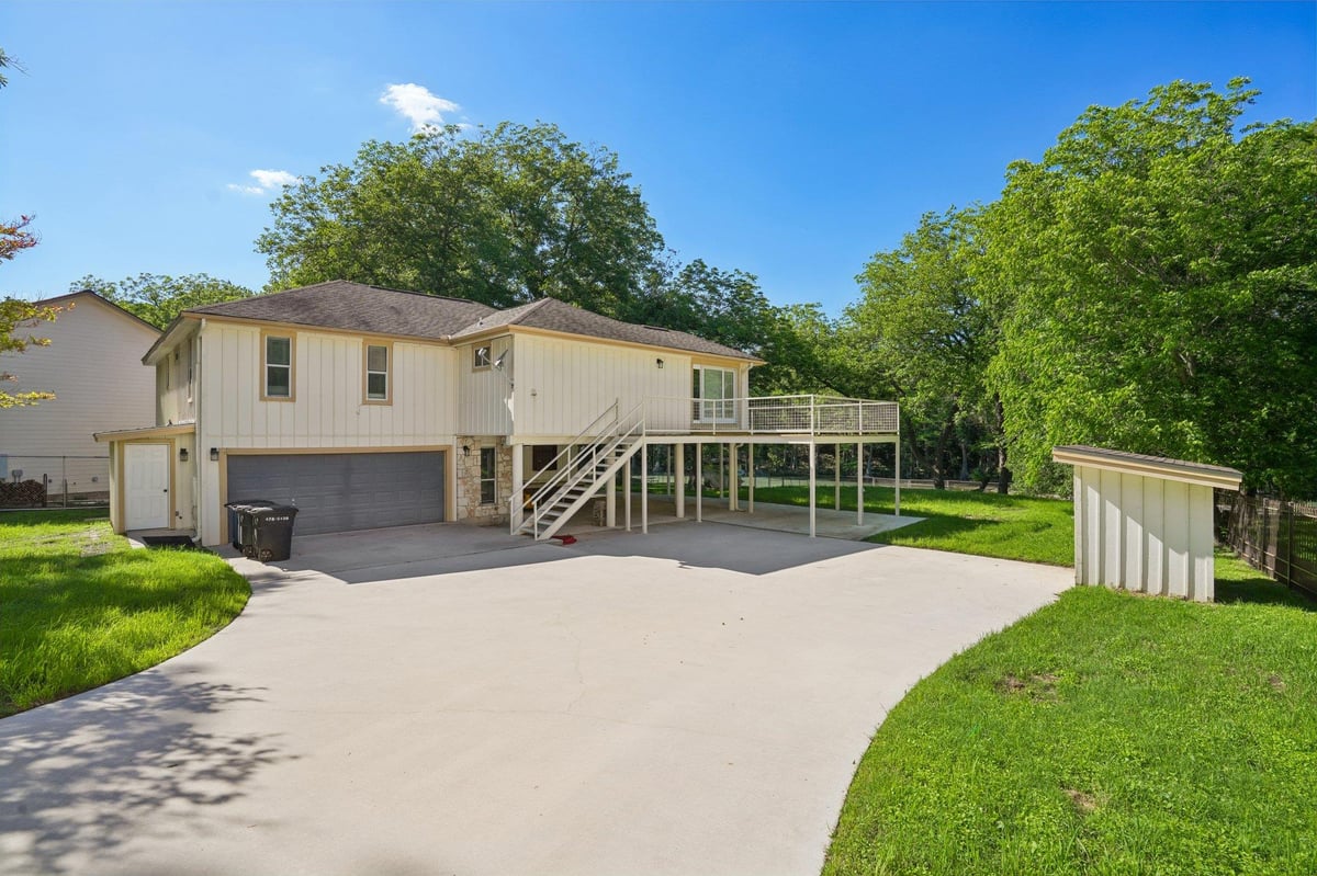 Primary bedroom at 716 River Cliff Dr - 3 bed 3 bath home